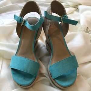 Derek Heart Light Blue Wedges 5.5
